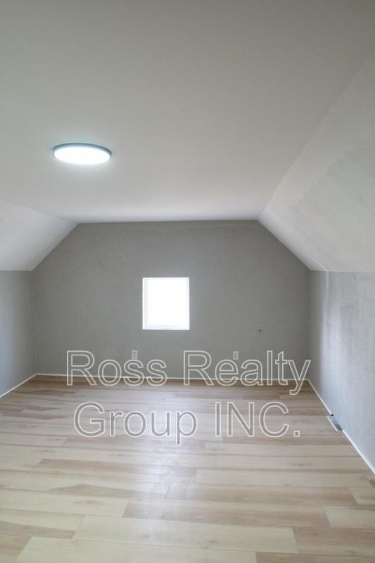 1148 Earl St - Photo 7 of 11