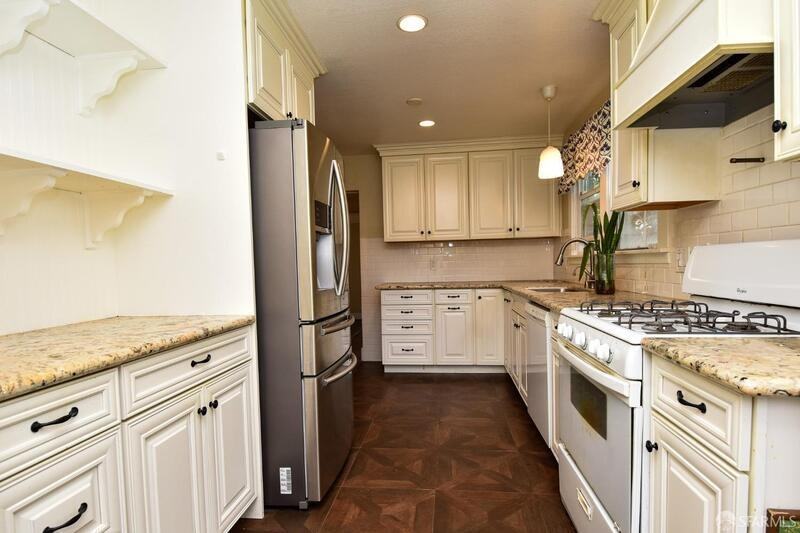 652 65th St - Photo 6 of 12