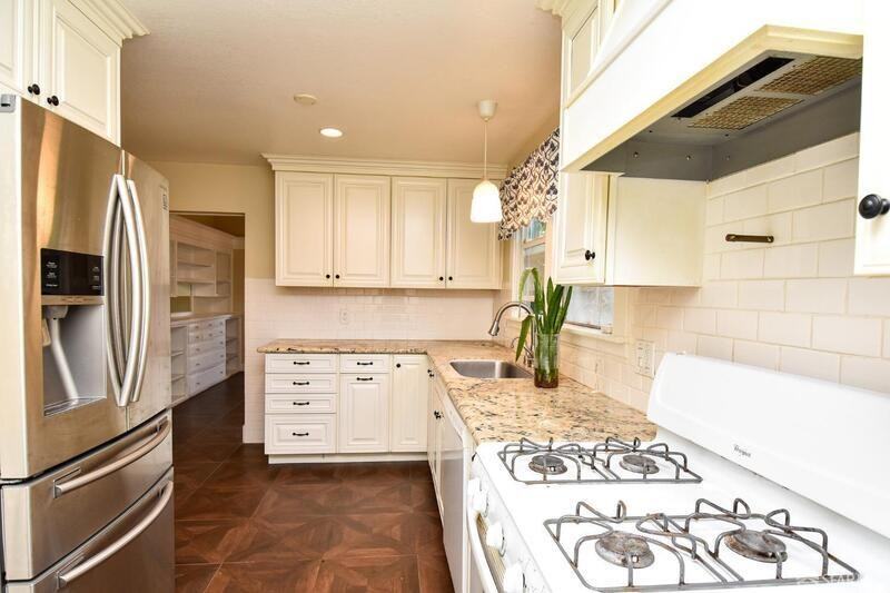 652 65th St - Photo 7 of 12