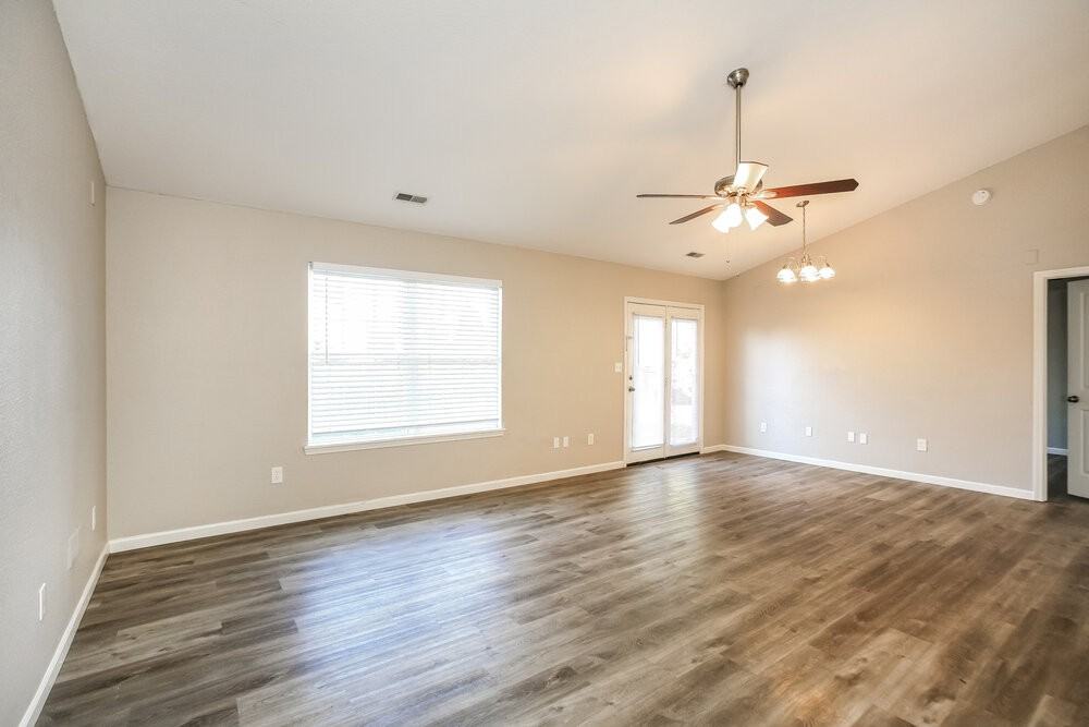 6566 Crossbridge Dr - Photo 4 of 16