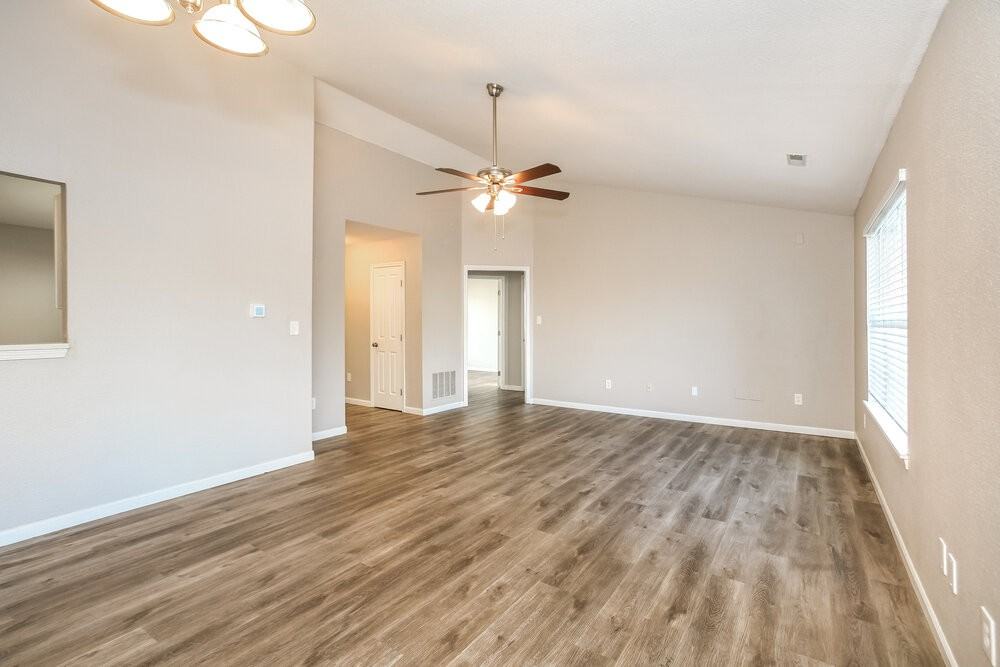 6566 Crossbridge Dr - Photo 5 of 16