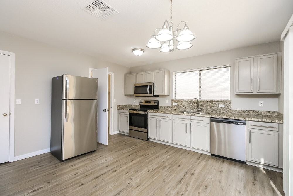 650 E Woodsman Pl - Photo 7 of 17