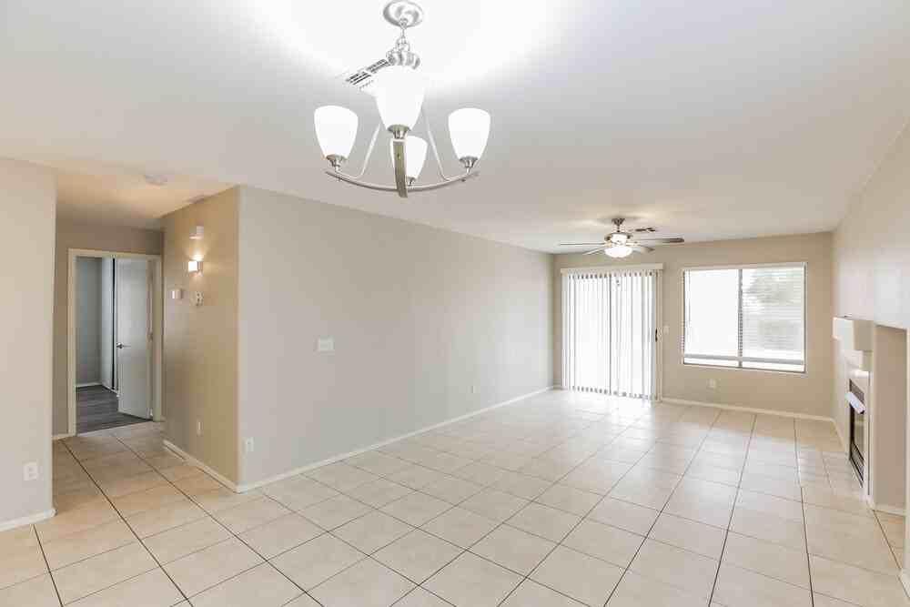 16083 W Monroe St - Photo 6 of 16