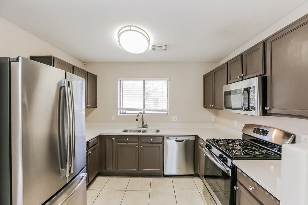 16083 W Monroe St - Photo 7 of 16