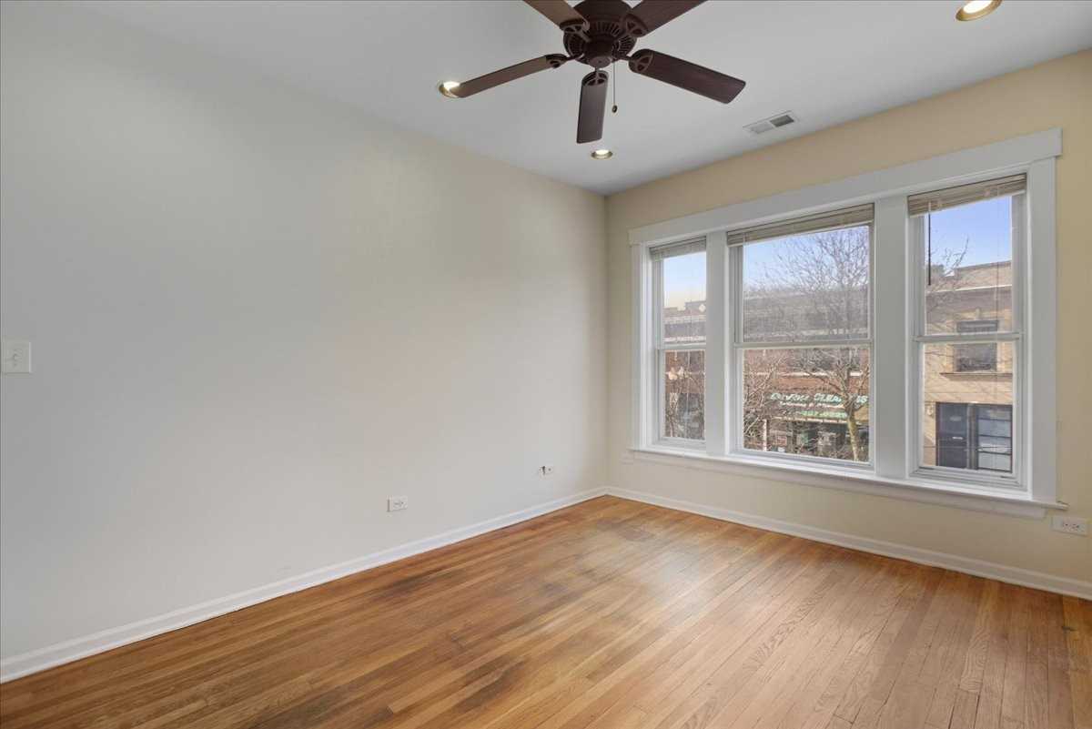 4643 N Rockwell St #2F - Photo 2 of 10