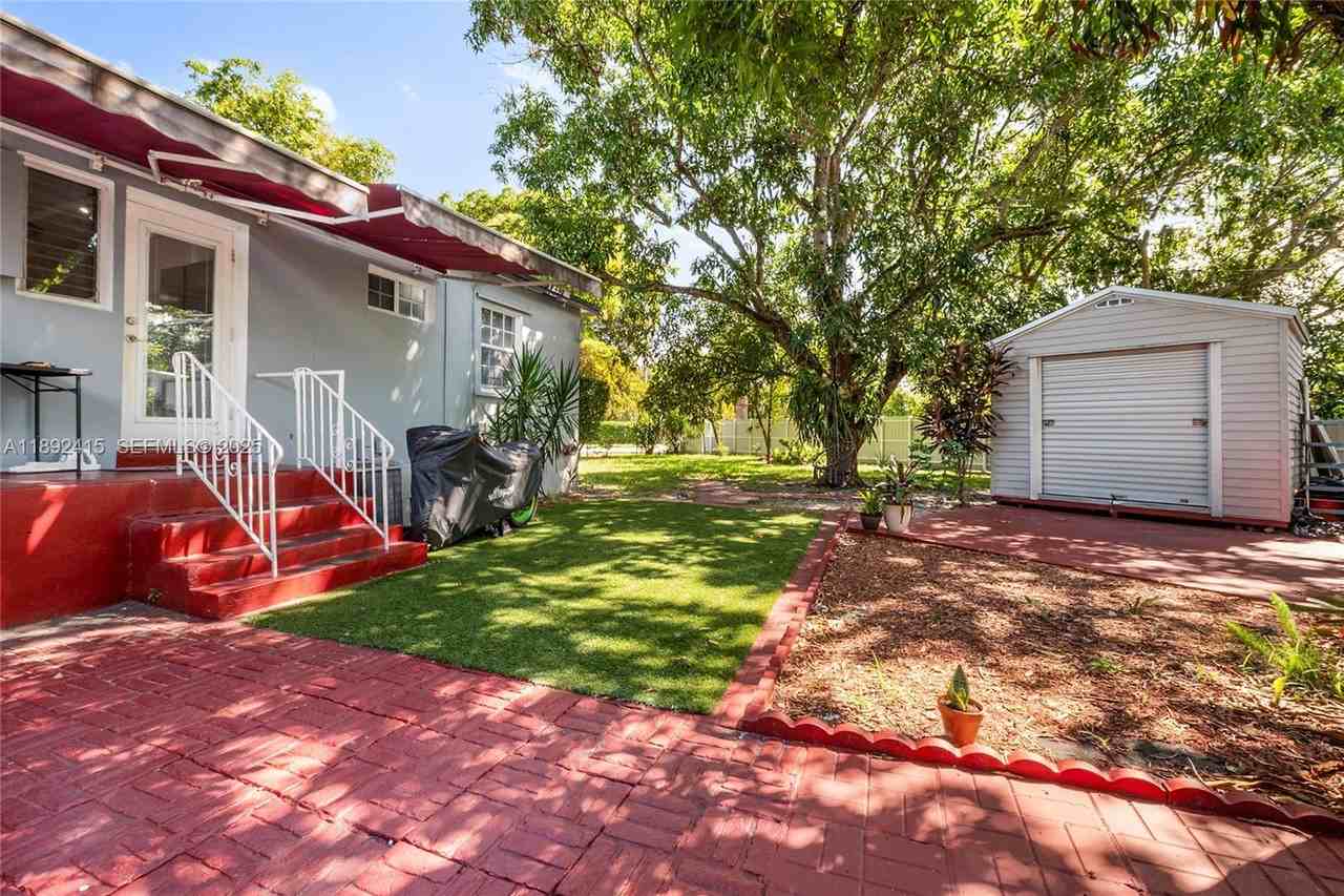 1590 Northeast 141st Street ##1 - Photo 4 of 15