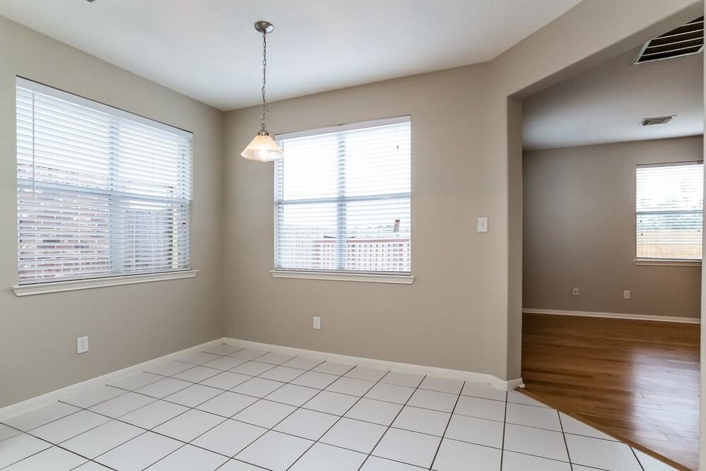 15811 Granite Mountain Trl - Photo 4 of 17