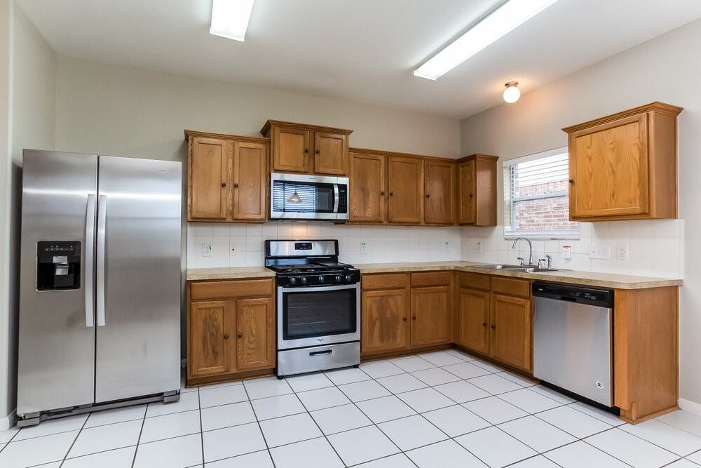 15811 Granite Mountain Trl - Photo 6 of 17