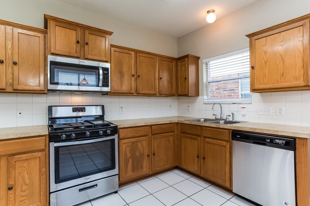 15811 Granite Mountain Trl - Photo 7 of 17