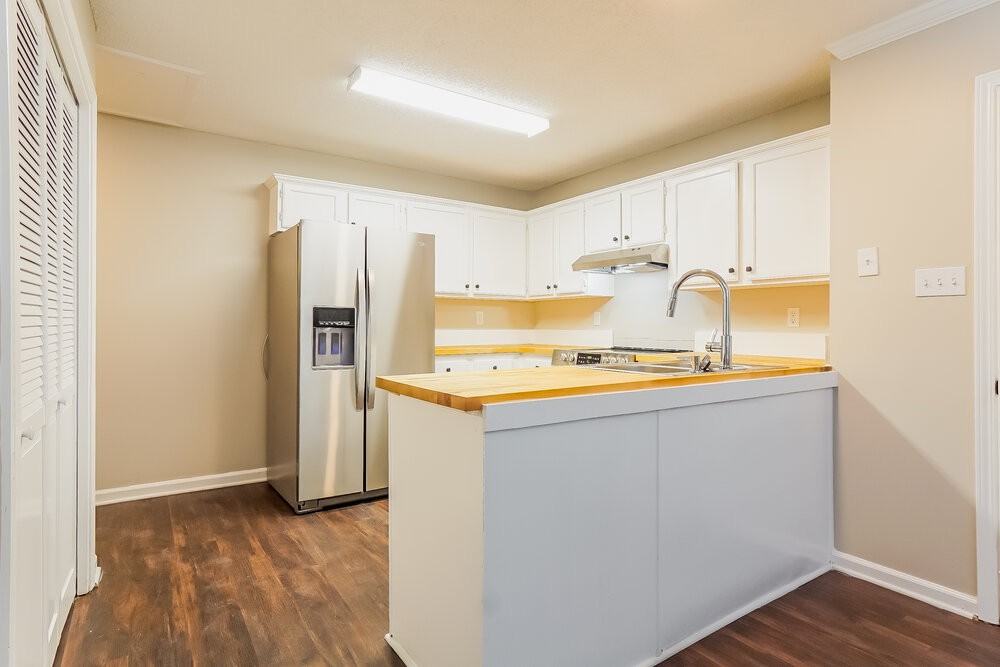 215 Dolphin Ct - Photo 7 of 16