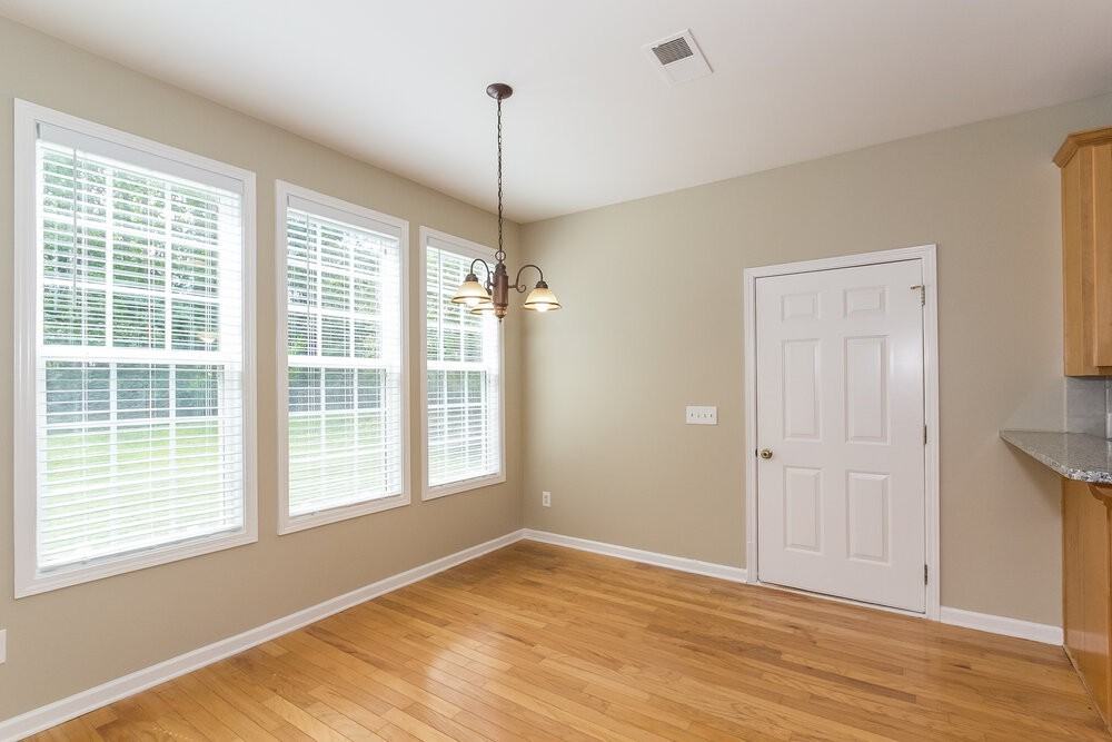 83 Oak Park Sq - Photo 3 of 14