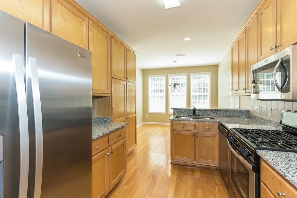 83 Oak Park Sq - Photo 5 of 14