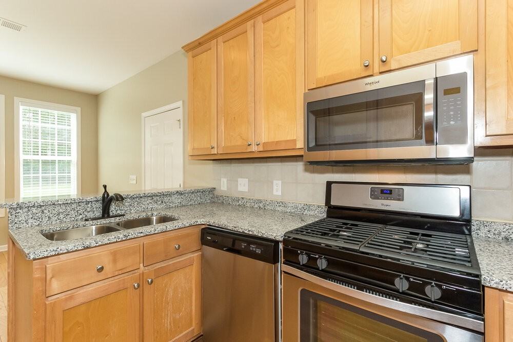 83 Oak Park Sq - Photo 6 of 14