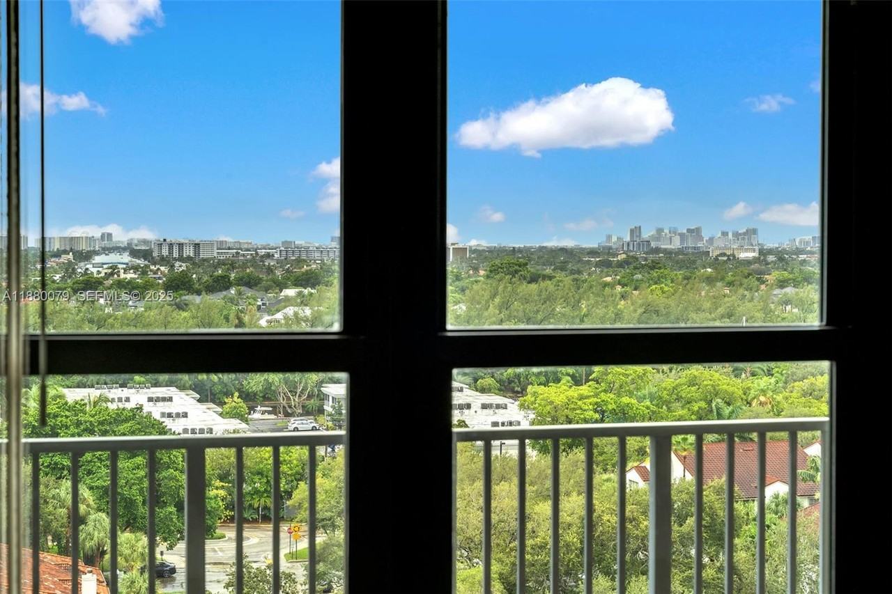 3200 Port Royale Drive North - Photo 2 of 21