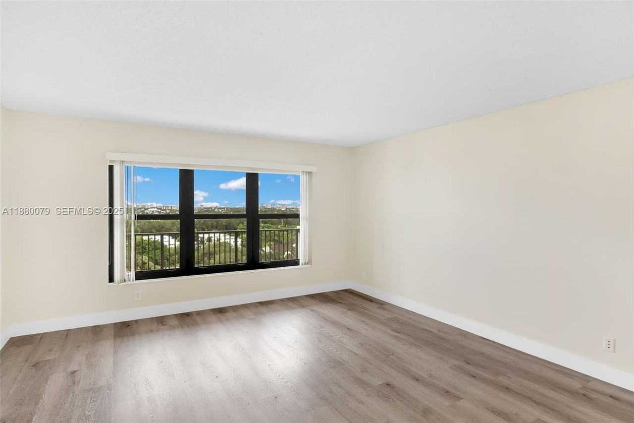 3200 Port Royale Drive North - Photo 3 of 21