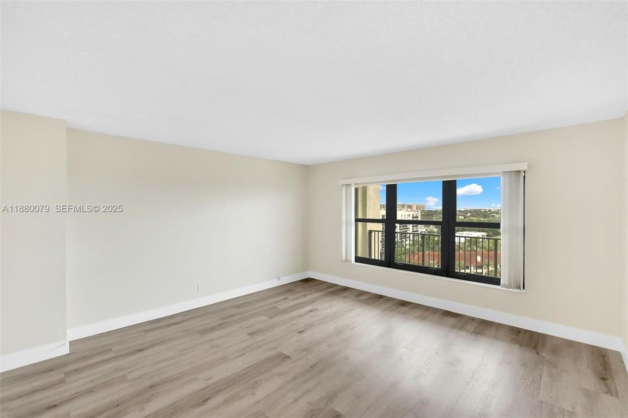 3200 Port Royale Drive North - Photo 4 of 21