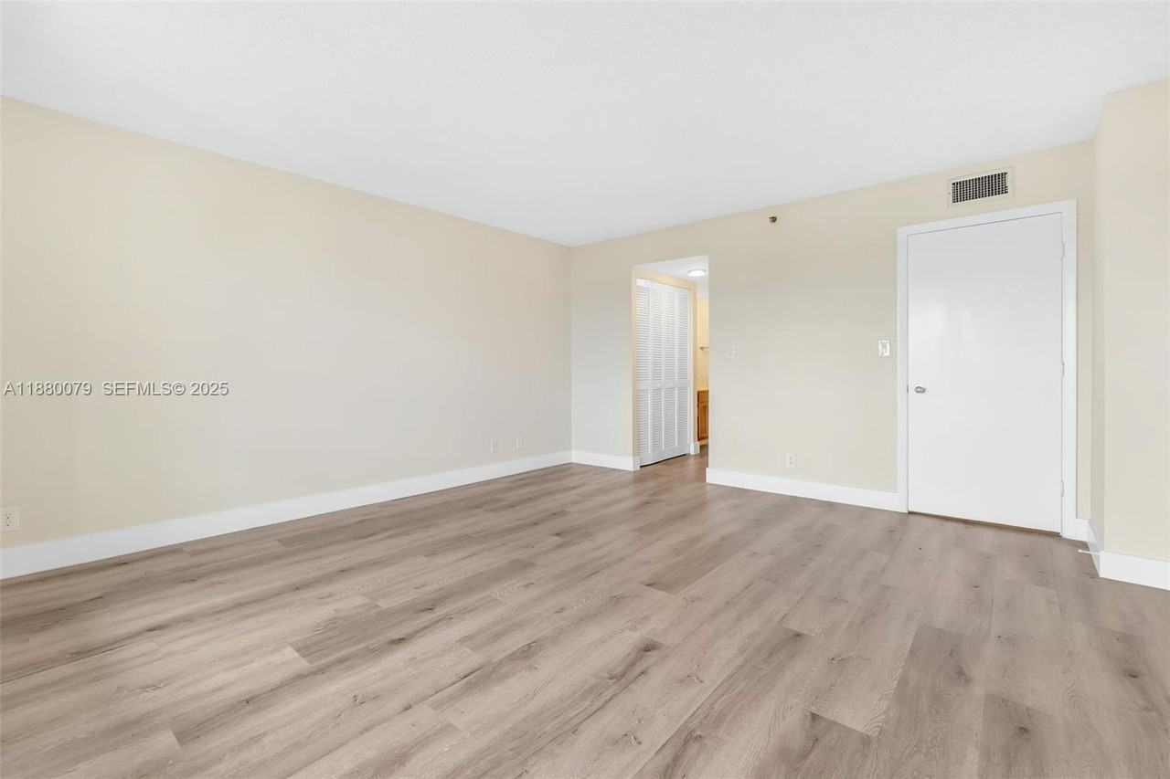 3200 Port Royale Drive North - Photo 5 of 21