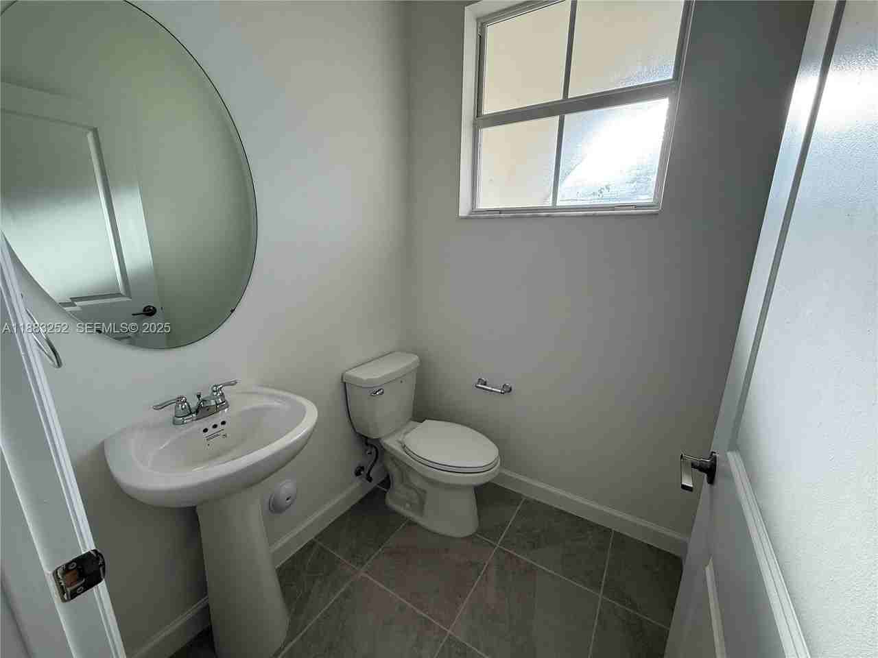 2844 Southeast 26th Street ##0 - Photo 2 of 14