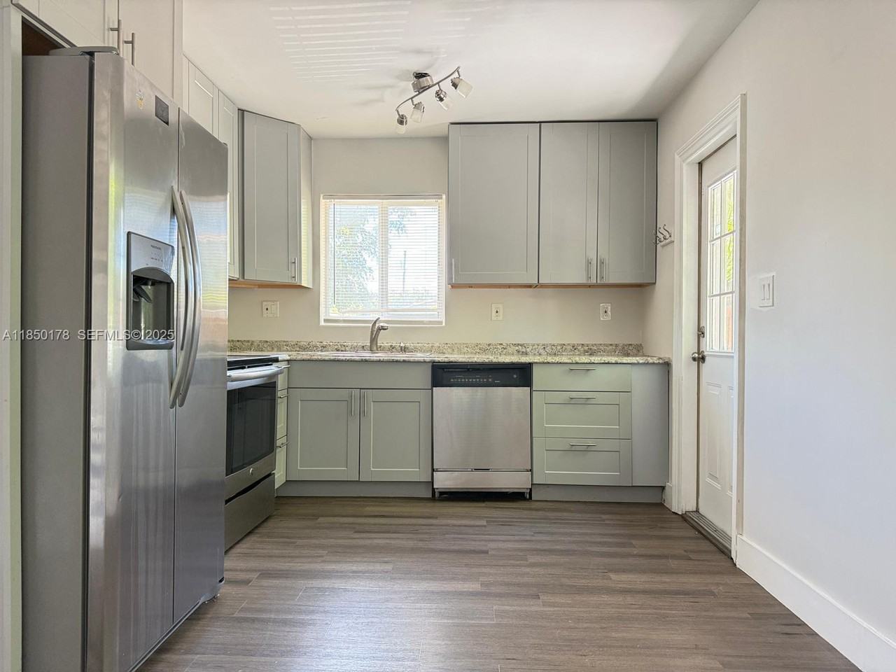 600 Northwest 18th Avenue ##E - Photo 2 of 12