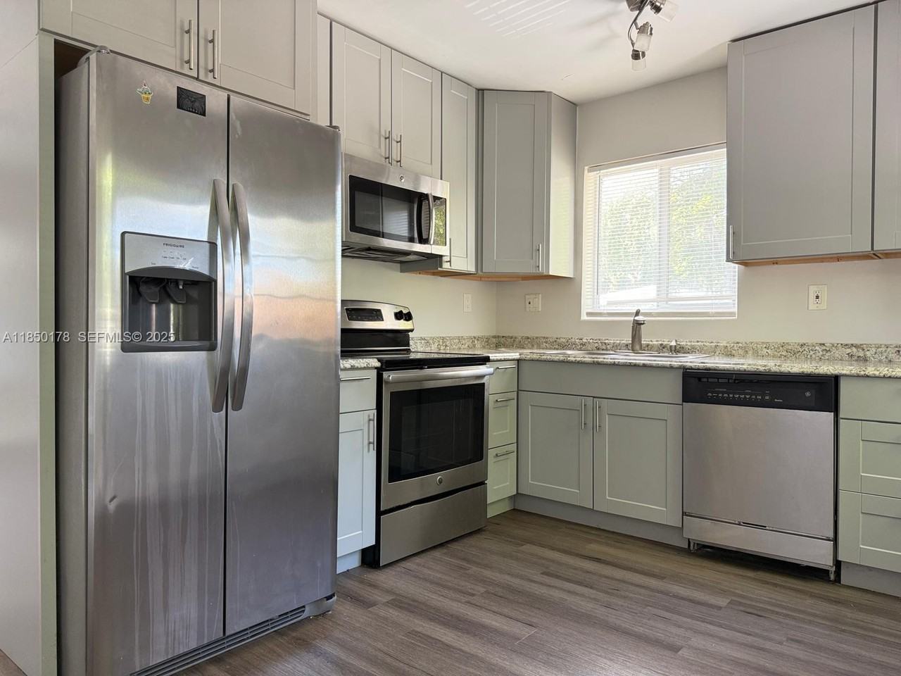 600 Northwest 18th Avenue ##E - Photo 3 of 12