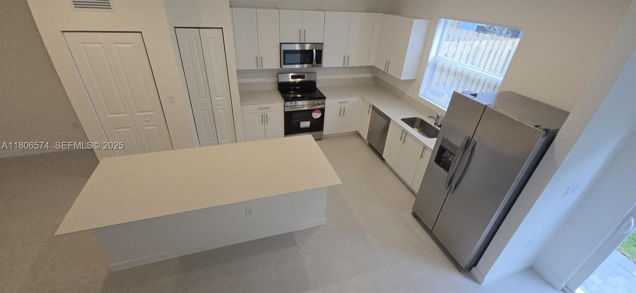 1165 Northeast 1st Avenue - Photo 2 of 25