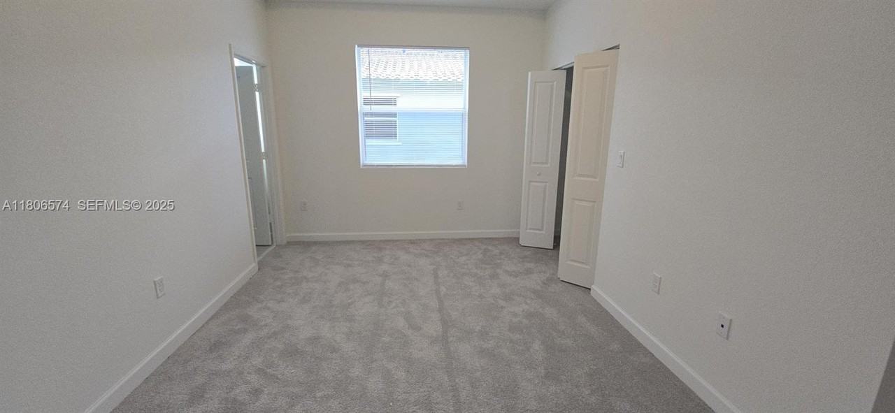 1165 Northeast 1st Avenue - Photo 5 of 25