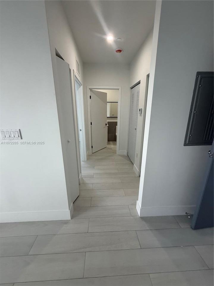 1091 East 17th Street ##301 - Photo 4 of 26