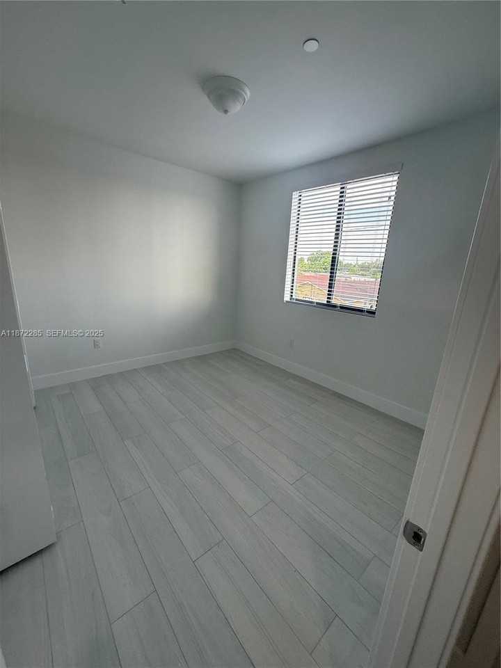 1091 East 17th Street ##301 - Photo 3 of 26