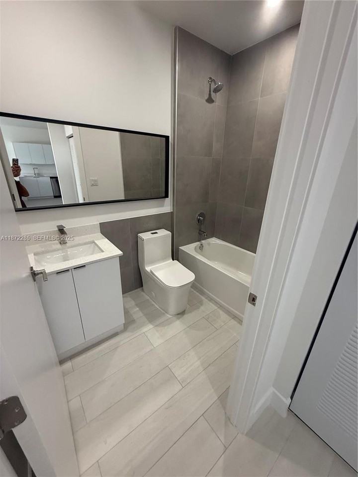 1091 East 17th Street ##301 - Photo 6 of 26