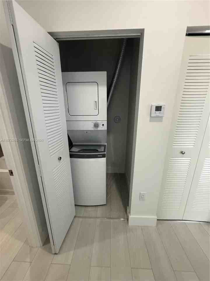 1091 East 17th Street ##301 - Photo 7 of 26