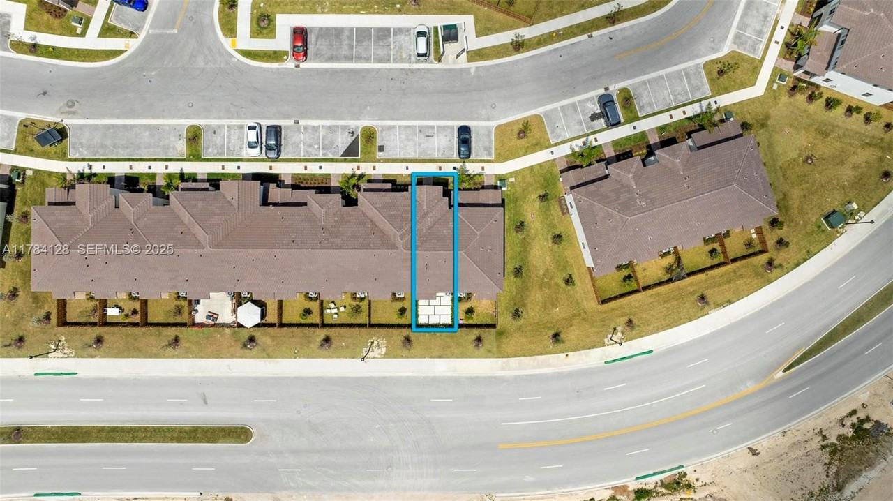 2634 Southeast 29th Street - Photo 3 of 22