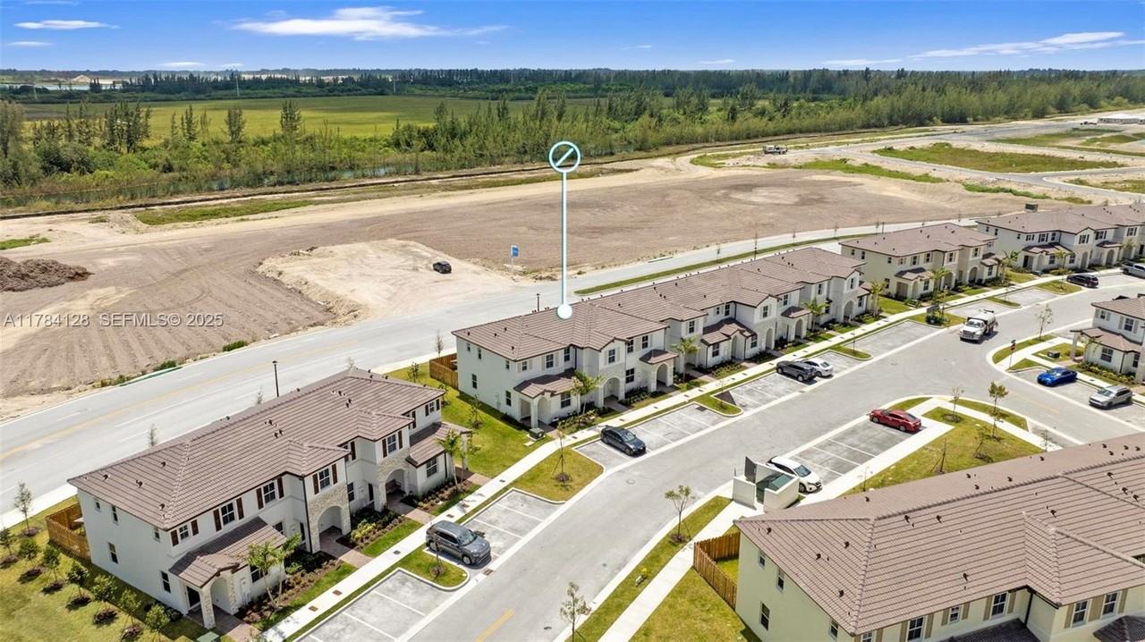 2634 Southeast 29th Street - Photo 5 of 22