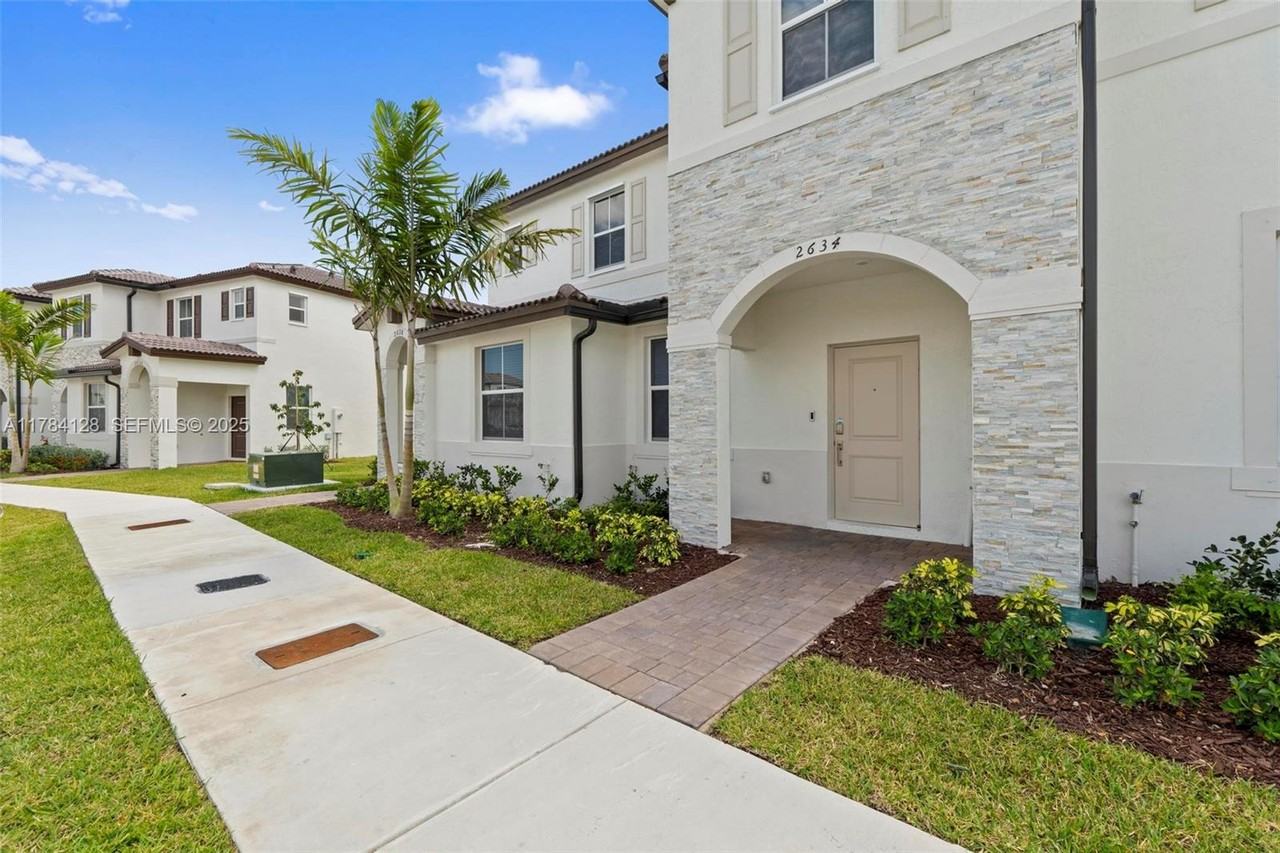 2634 Southeast 29th Street - Photo 6 of 22