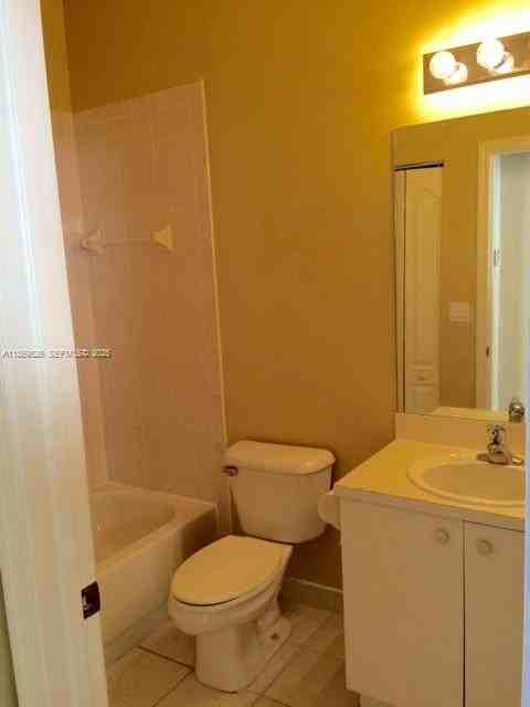 1211 Northeast 37th Avenue - Photo 3 of 16