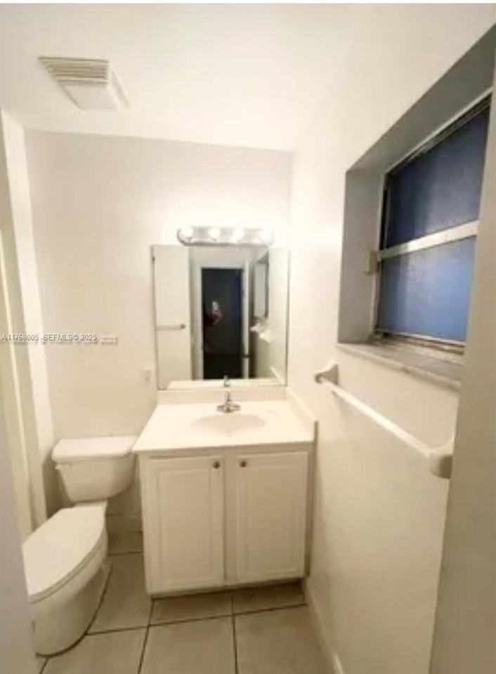 5219 Southwest 43rd Terrace ##1 - Photo 4 of 16