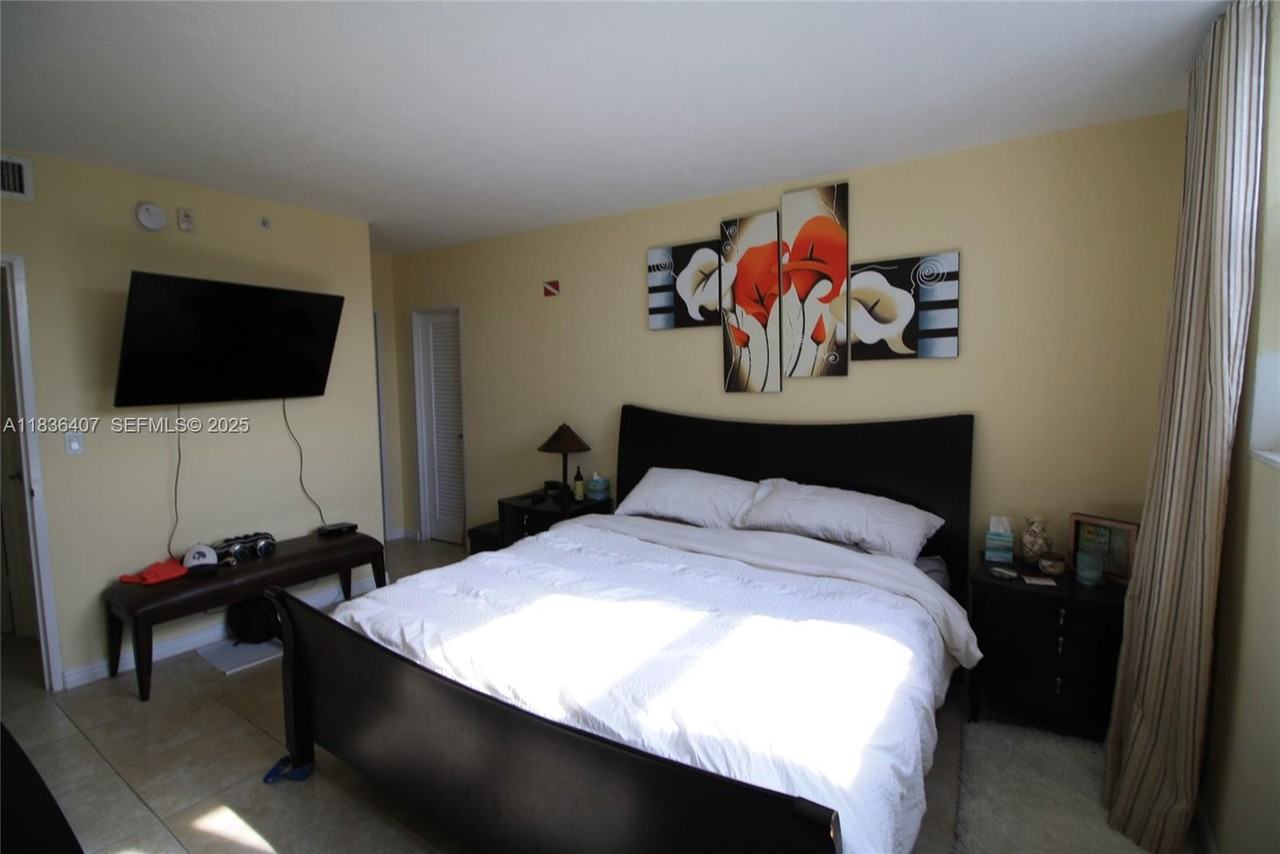 3000 South Ocean Drive - Photo 3 of 32