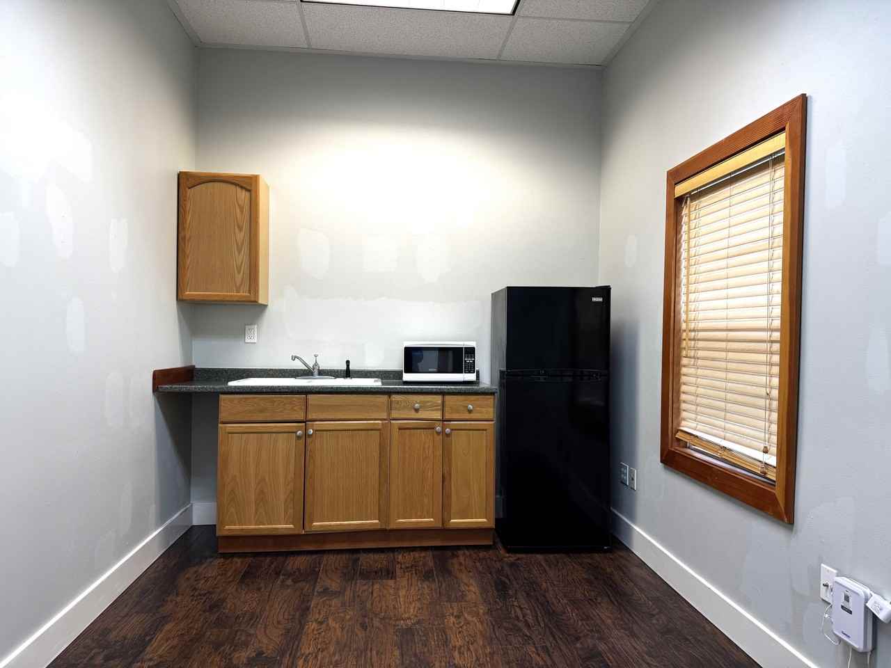 7025 California Ave SWUnit B #B - Photo 3 of 14