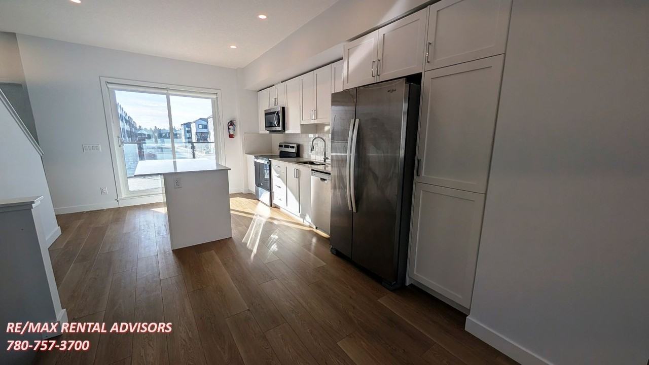 8540 19 Avenue Southeast - Photo 3 of 21