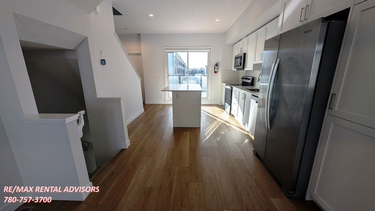 8540 19 Avenue Southeast - Photo 4 of 21