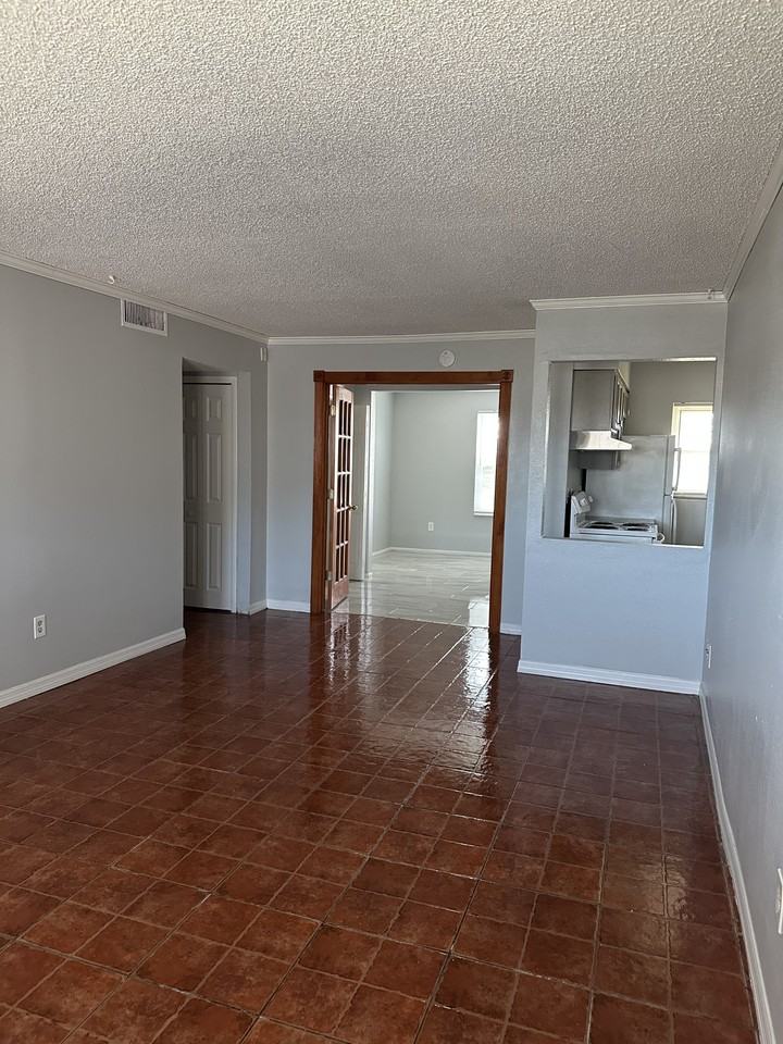 836 Sky Lake Cir #1 - Photo 5 of 22