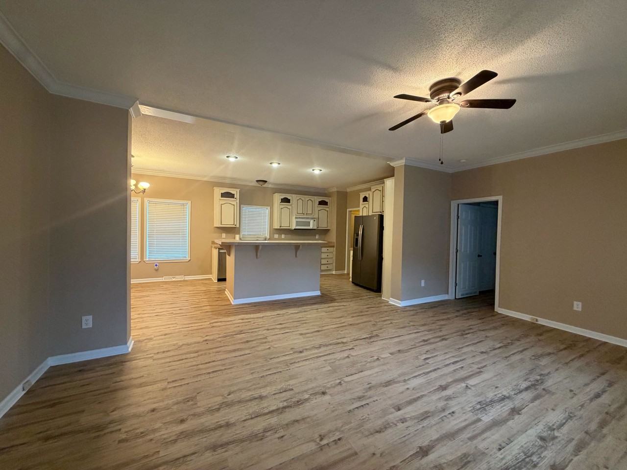 237 Lisbon Rd - Photo 7 of 35