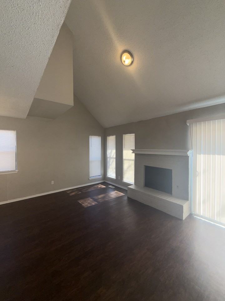 236 Nw 121st St - Photo 3 of 18