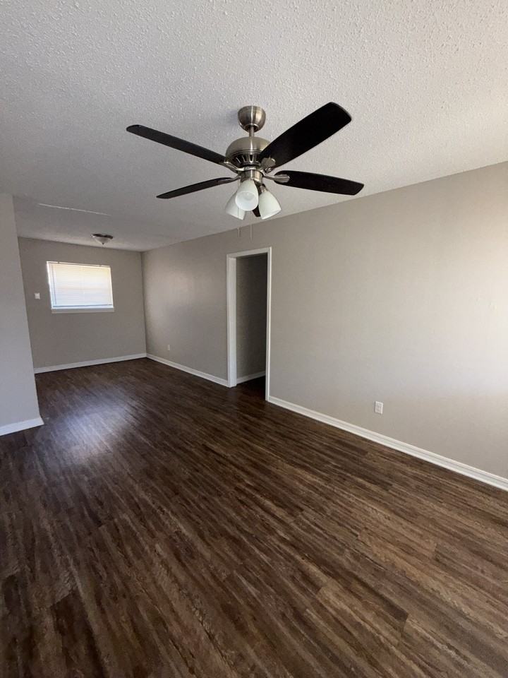 2609 Wyandotte Way - Photo 4 of 12