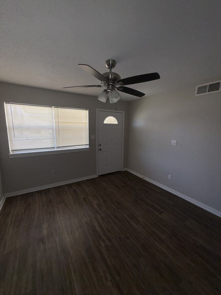 2609 Wyandotte Way - Photo 5 of 12