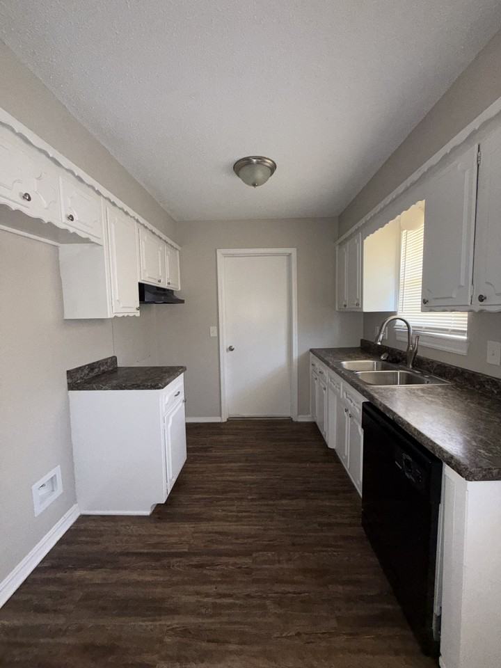 2609 Wyandotte Way - Photo 6 of 12