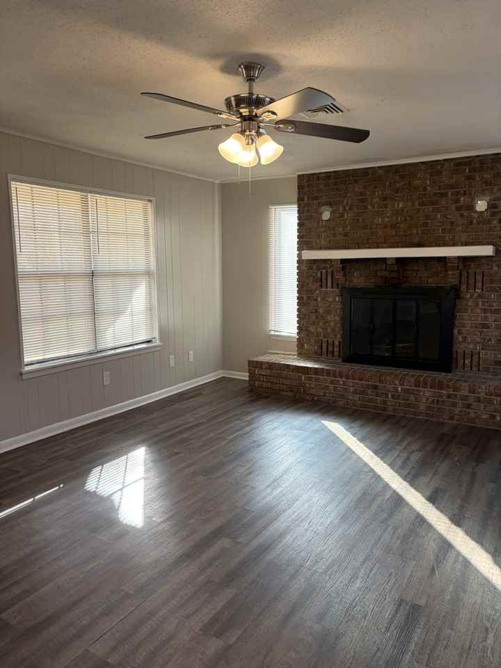 8404 Shelley Dr - Photo 3 of 22