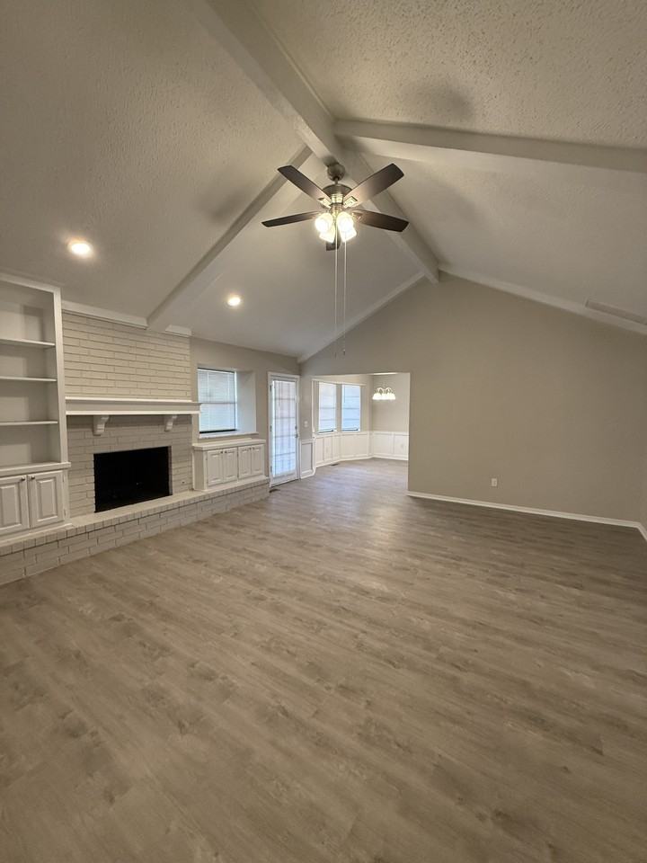 9805 Blue Bonnet Dr - Photo 3 of 19