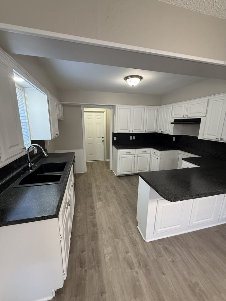 9805 Blue Bonnet Dr - Photo 6 of 19