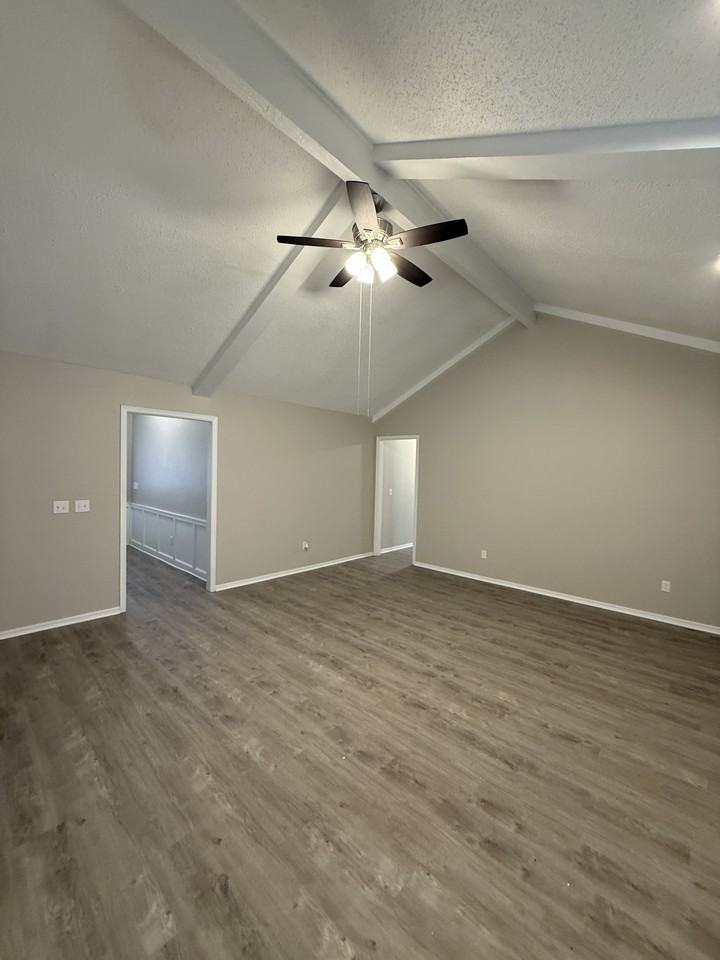 9805 Blue Bonnet Dr - Photo 7 of 19