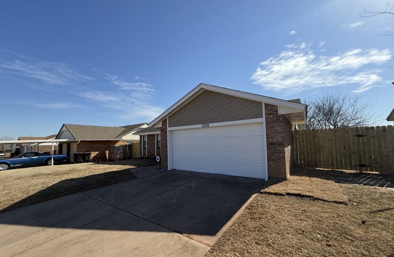 1720 Se 7th St - Photo 2 of 19